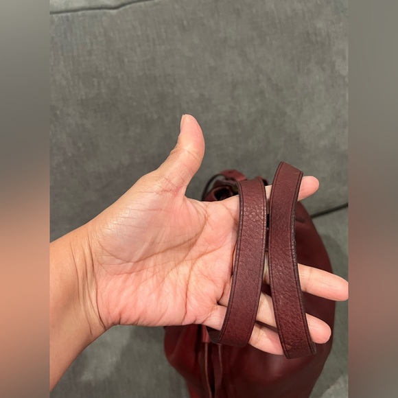 Madewell Transport Leather Drawstring Medium Bag - Picture 13 of 13